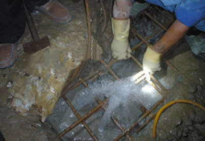 地下室堵漏案例中，地下室钢筋混凝土裂缝成因